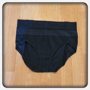 NWOT Warner's Black Seamless High-Waist Breif Panties